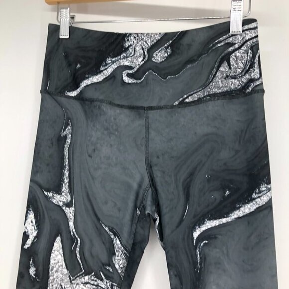 Silver Icing black and grey marble swirl cropped athletic leggings - Picture 6 of 13